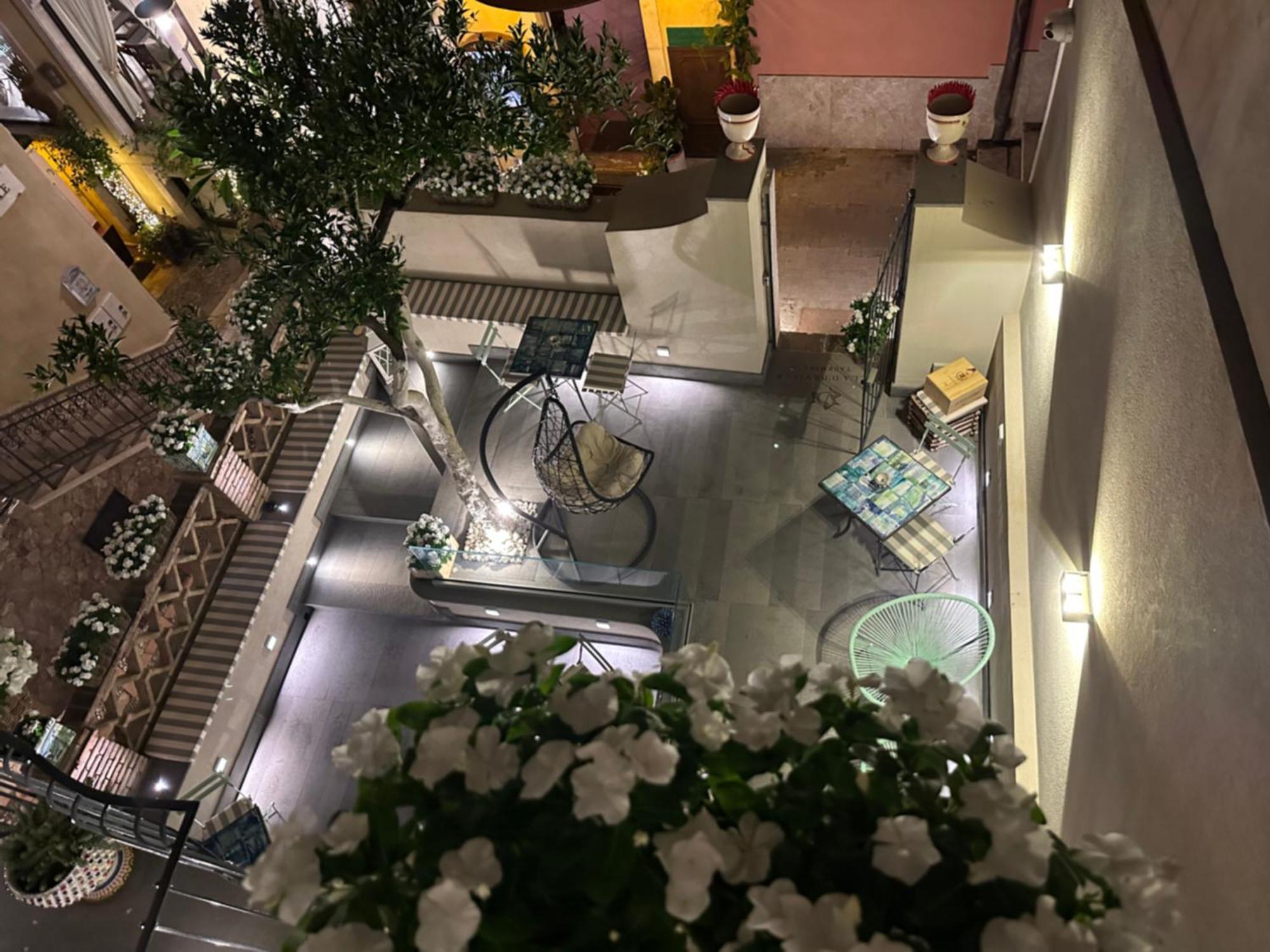 Villa D'Orville Luxury Suites Taormina Buitenkant foto