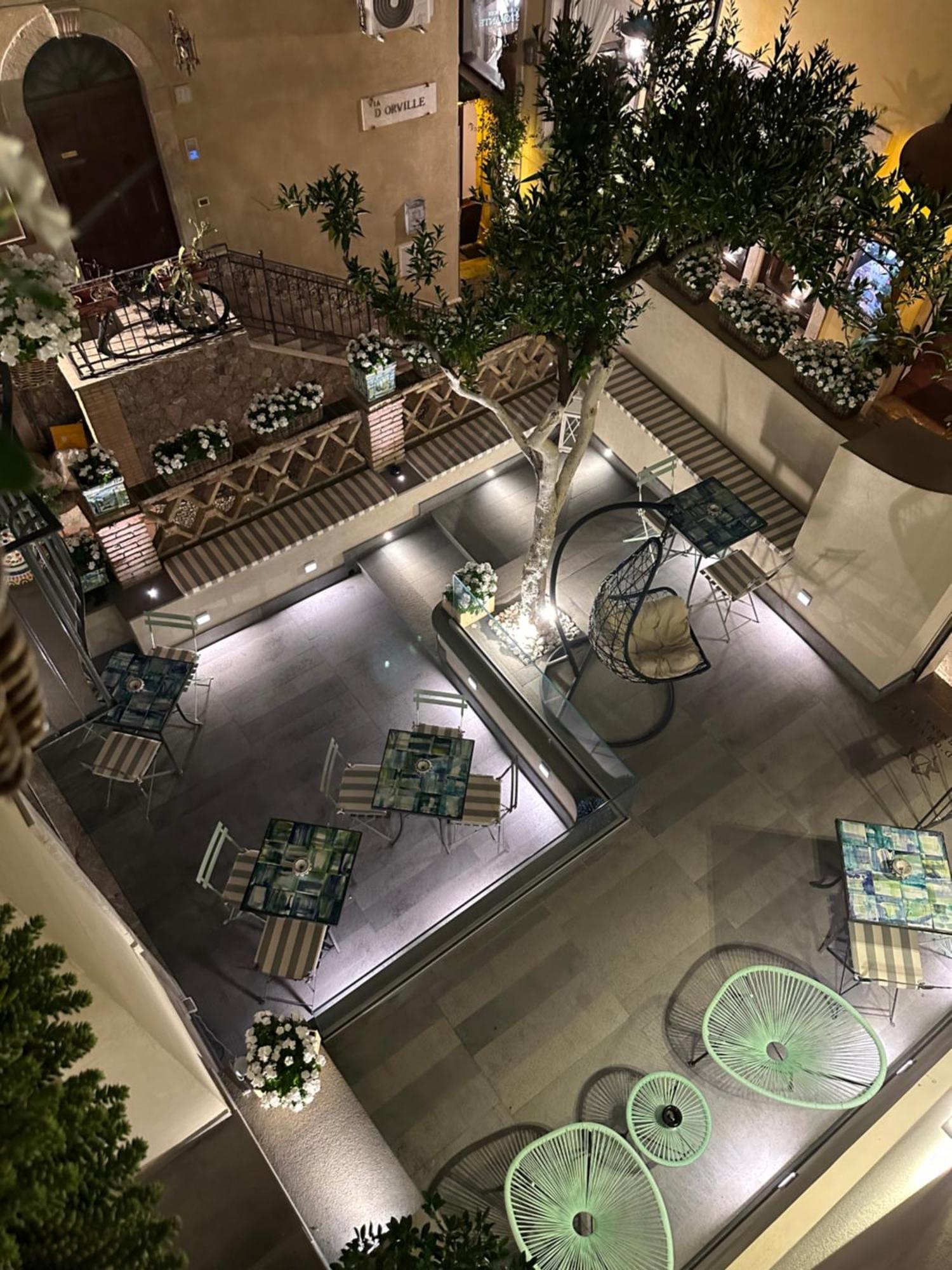Villa D'Orville Luxury Suites Taormina Buitenkant foto