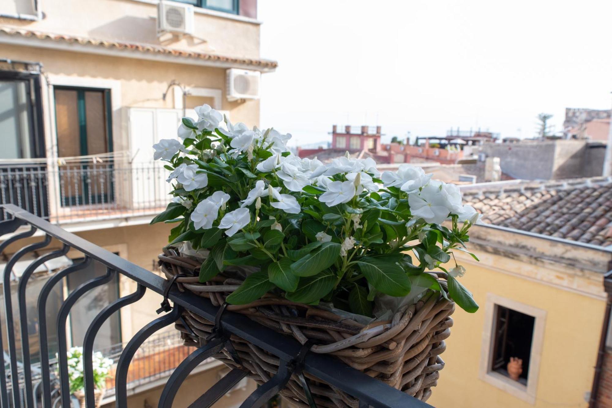 Villa D'Orville Luxury Suites Taormina Buitenkant foto