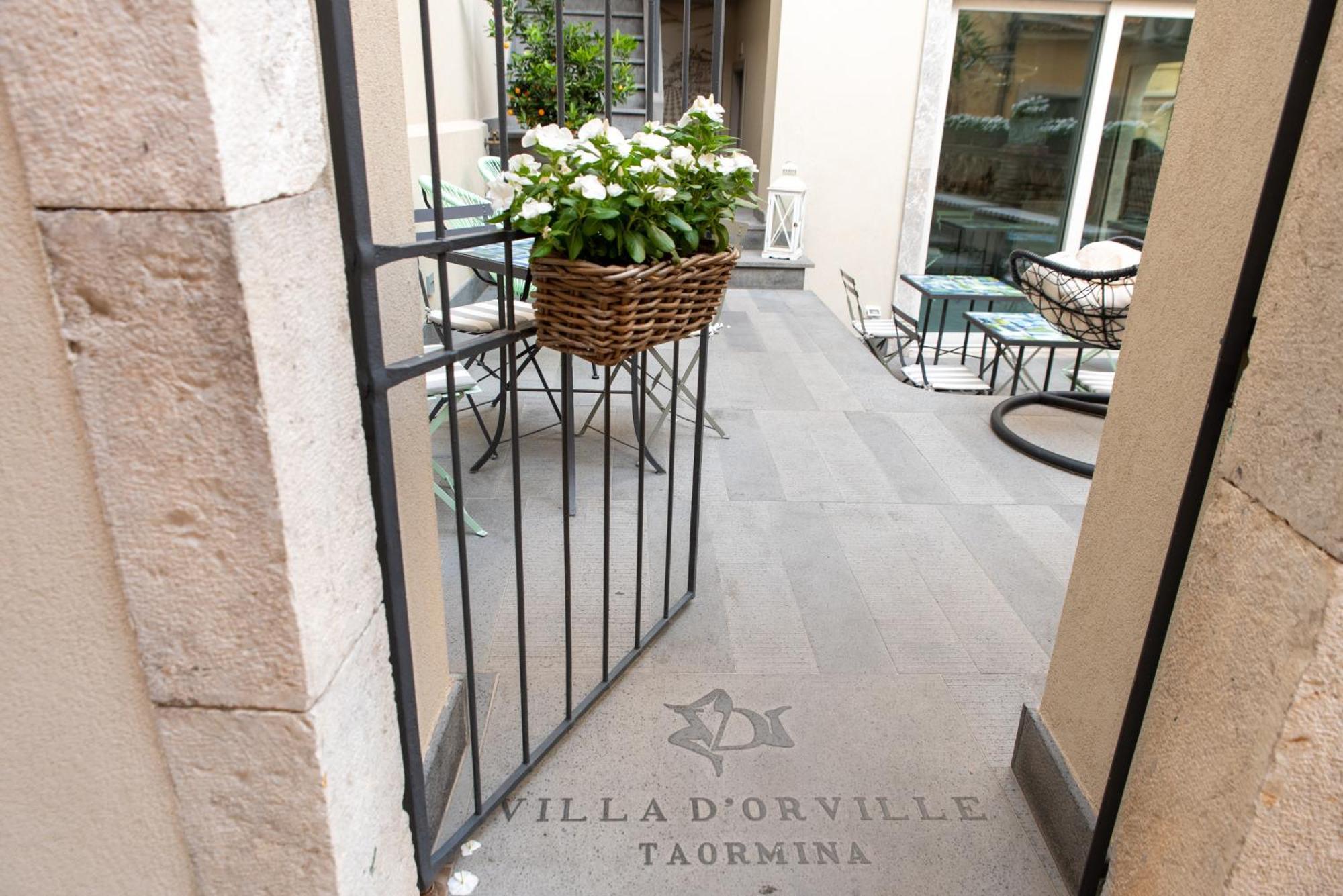Villa D'Orville Luxury Suites Taormina Buitenkant foto