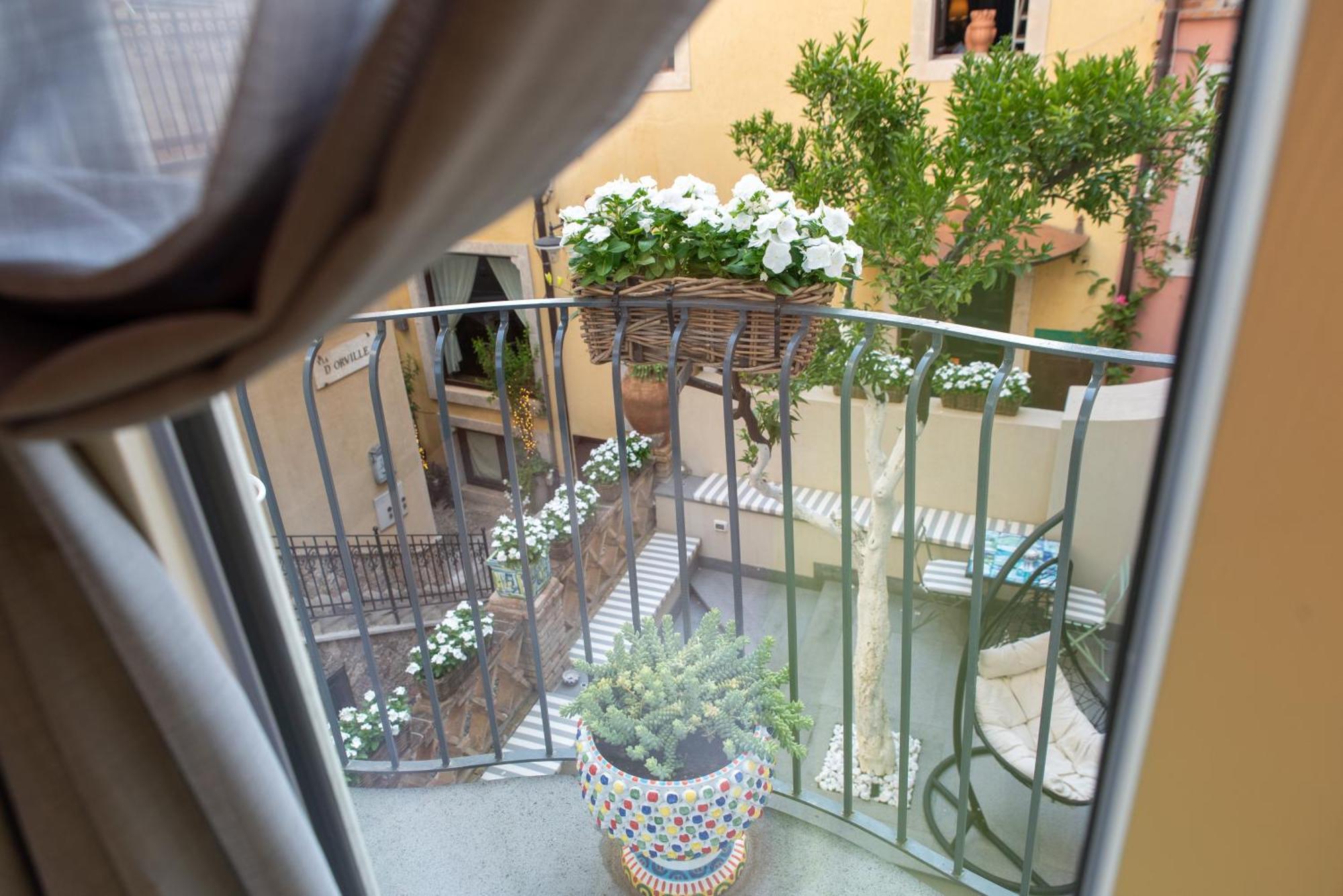 Villa D'Orville Luxury Suites Taormina Buitenkant foto