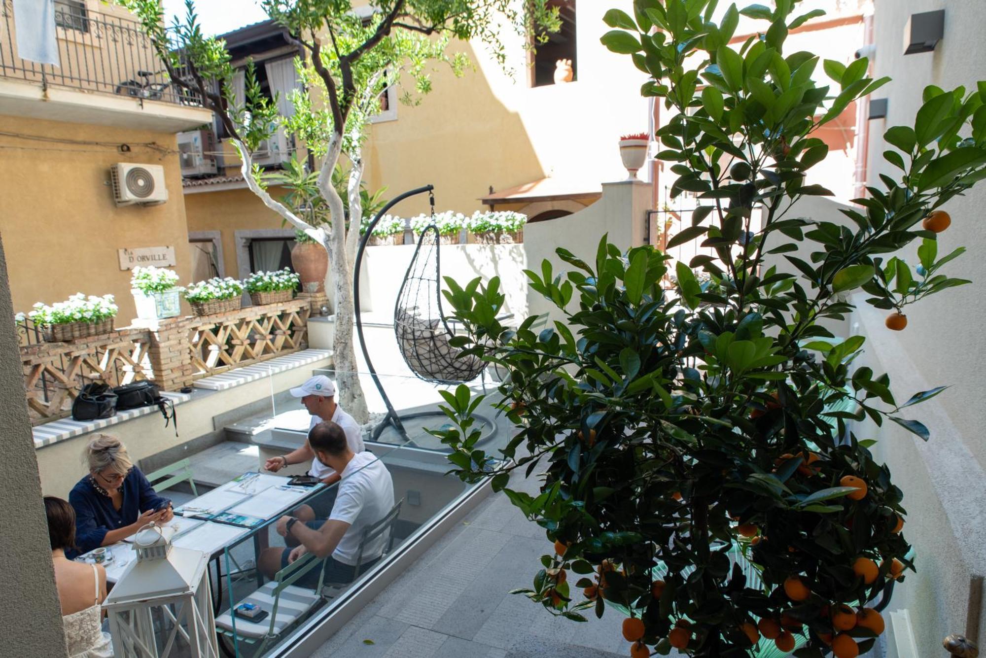 Villa D'Orville Luxury Suites Taormina Buitenkant foto