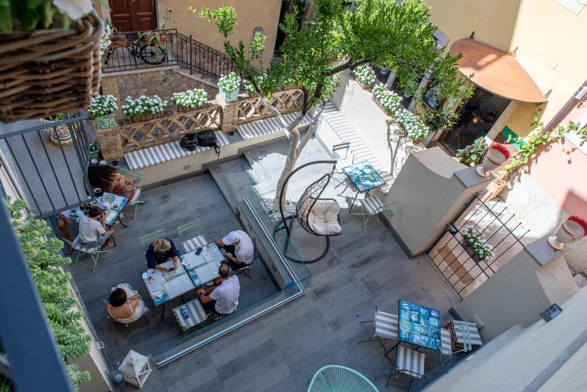 Villa D'Orville Luxury Suites Taormina Buitenkant foto