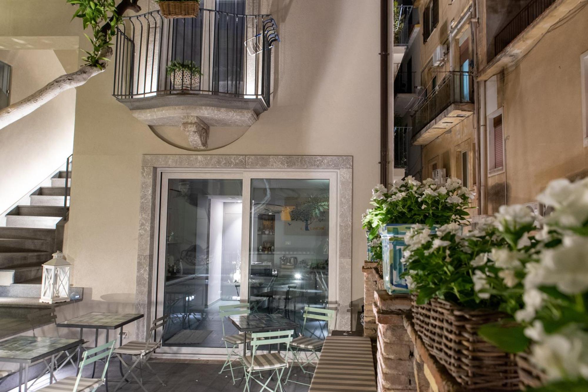Villa D'Orville Luxury Suites Taormina Buitenkant foto