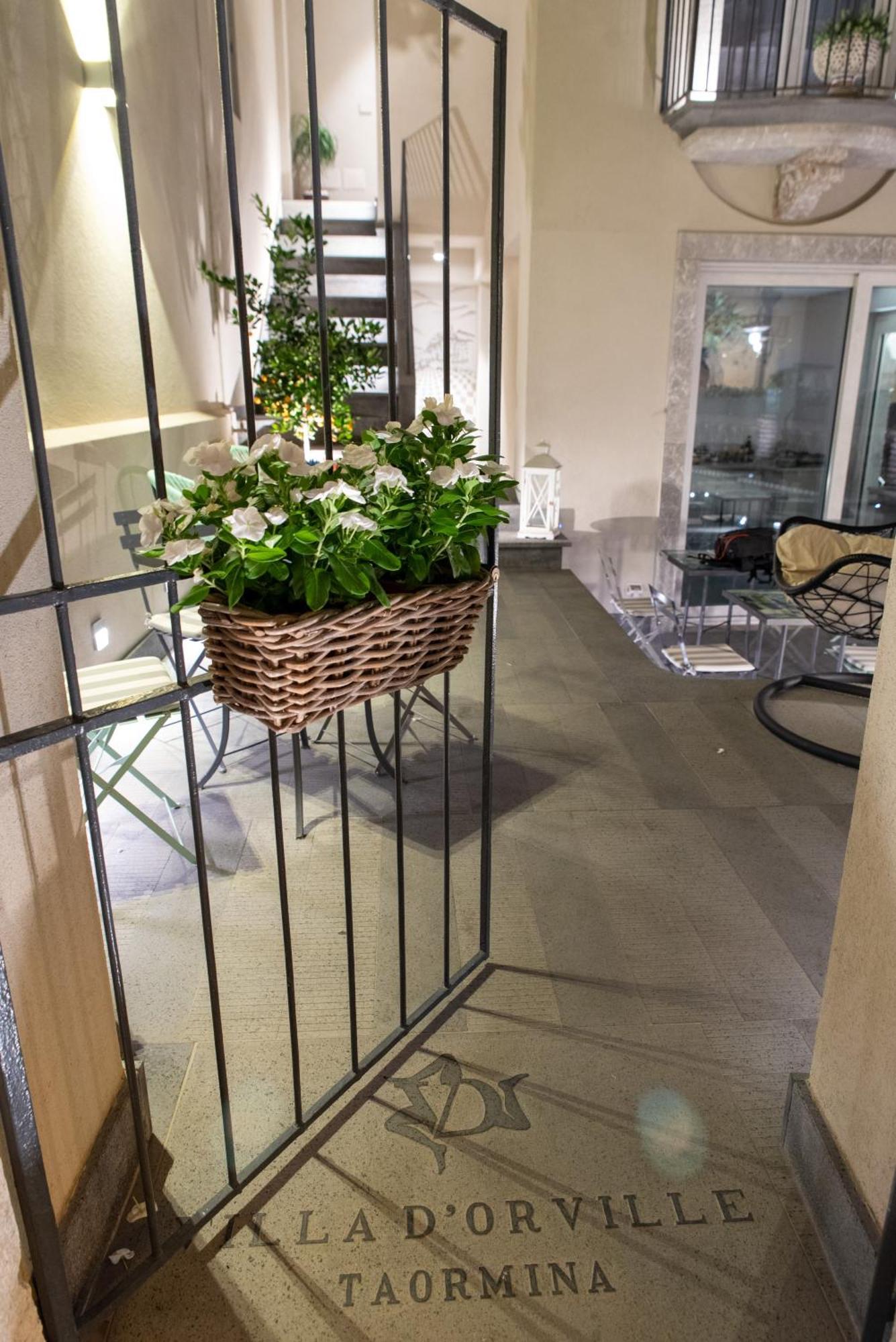 Villa D'Orville Luxury Suites Taormina Buitenkant foto