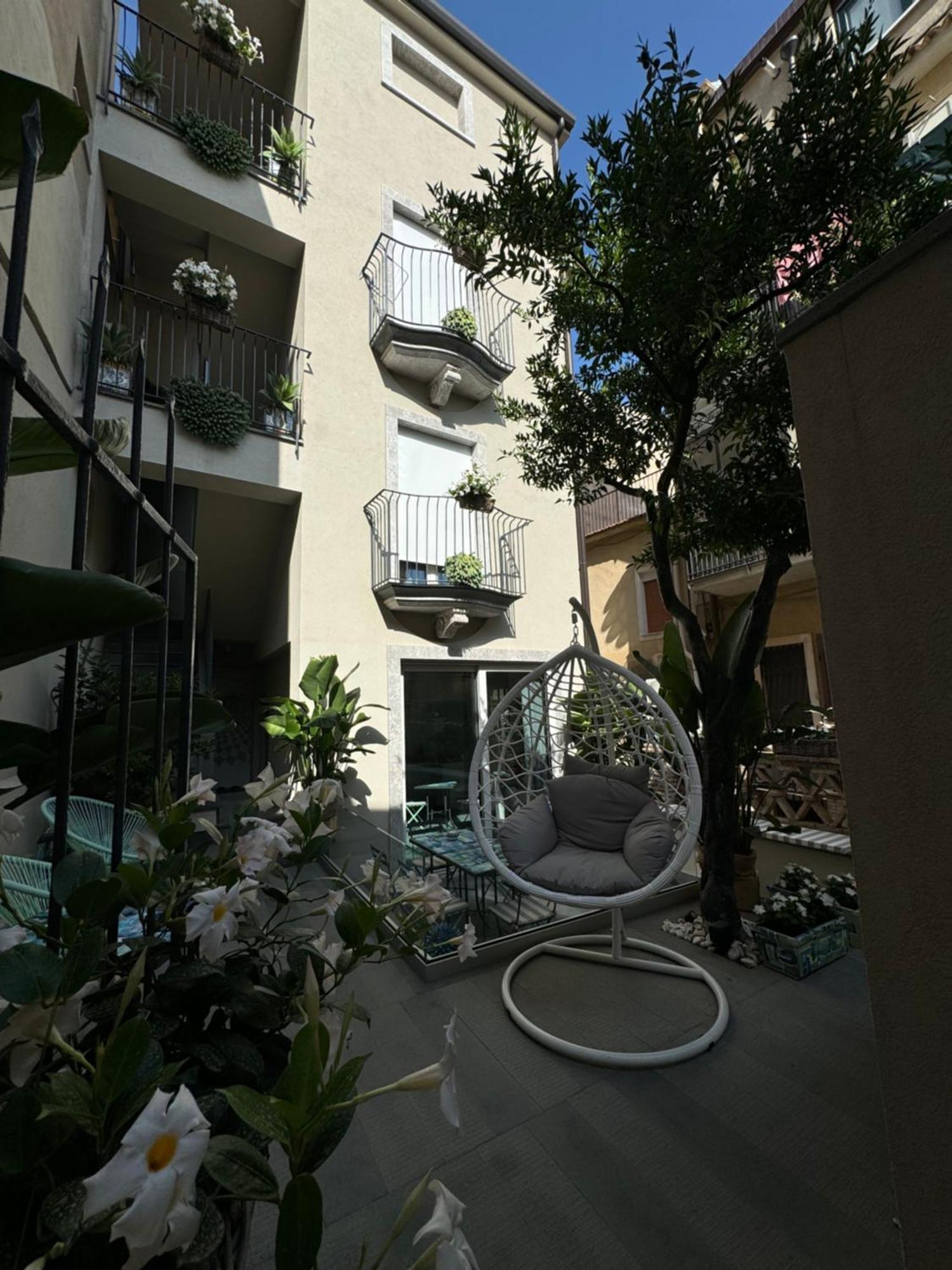 Villa D'Orville Luxury Suites Taormina Buitenkant foto