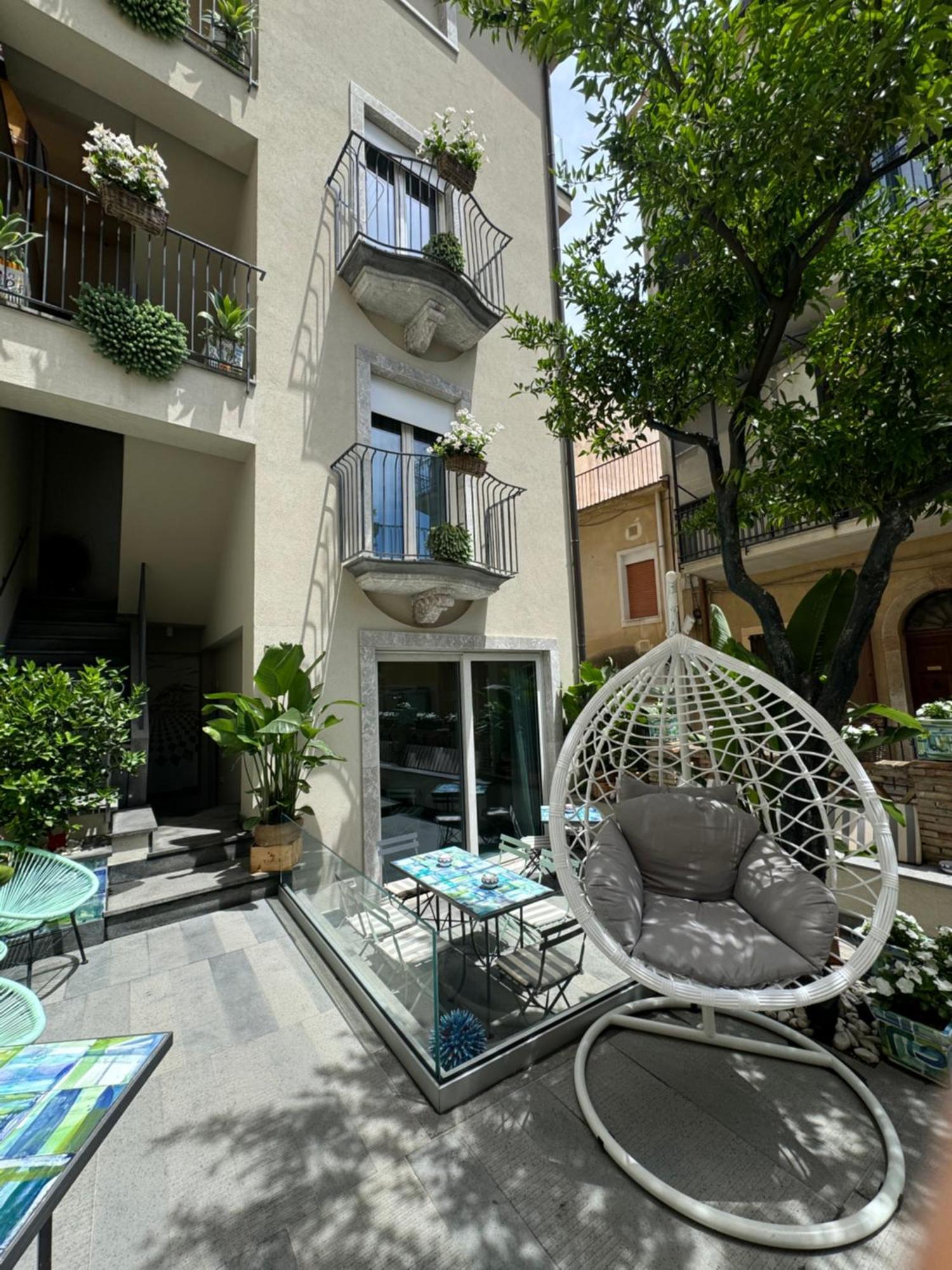 Villa D'Orville Luxury Suites Taormina Buitenkant foto